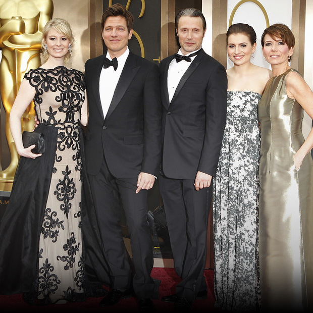 actors at an awards ceremony
